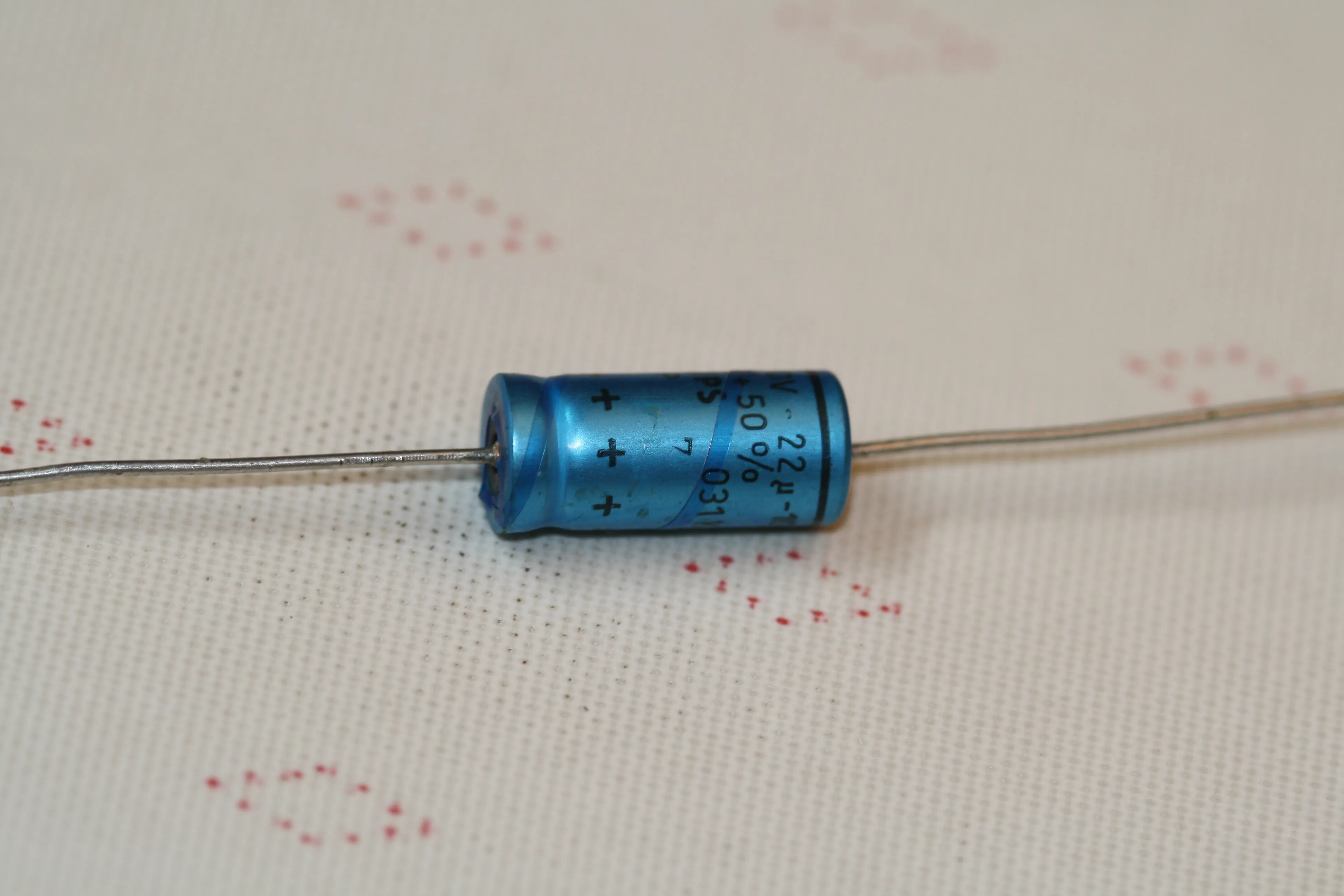 [134703] El-Capacitor 22µF/100V 8x18mm