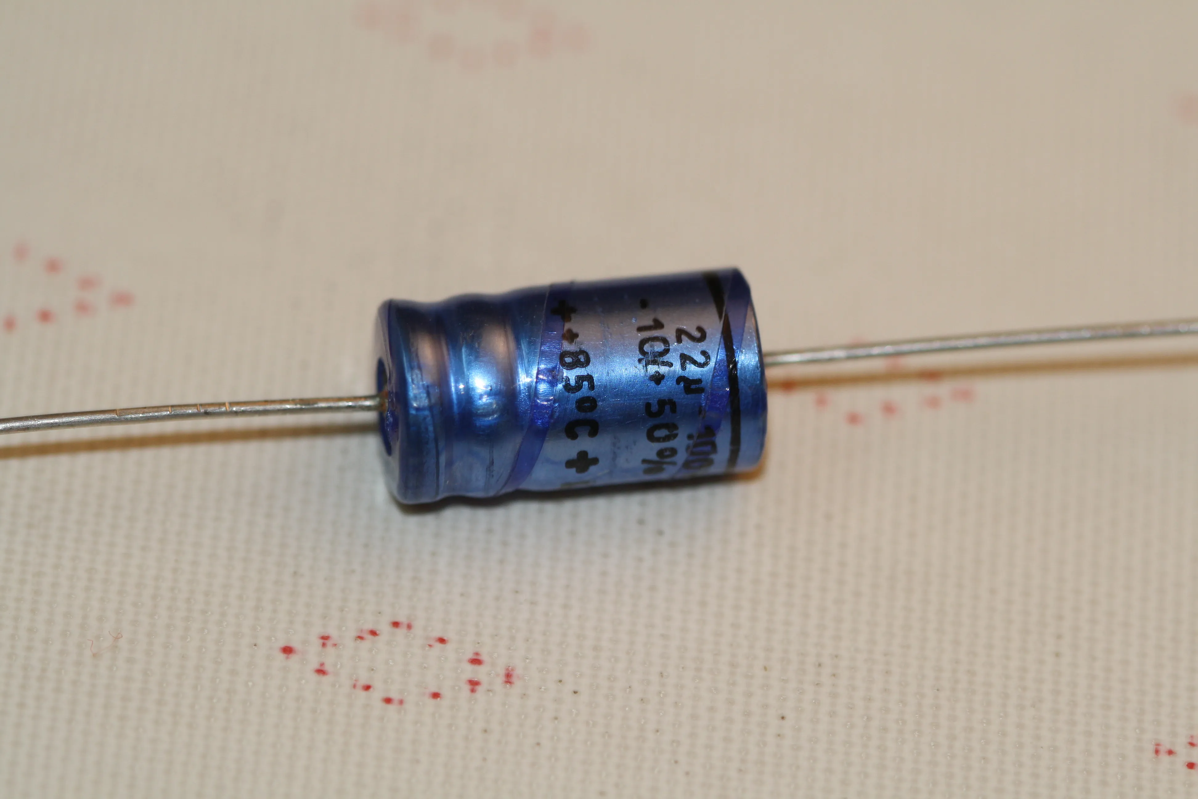 [134705] El-Capacitor 22µF/100V-10x18mm