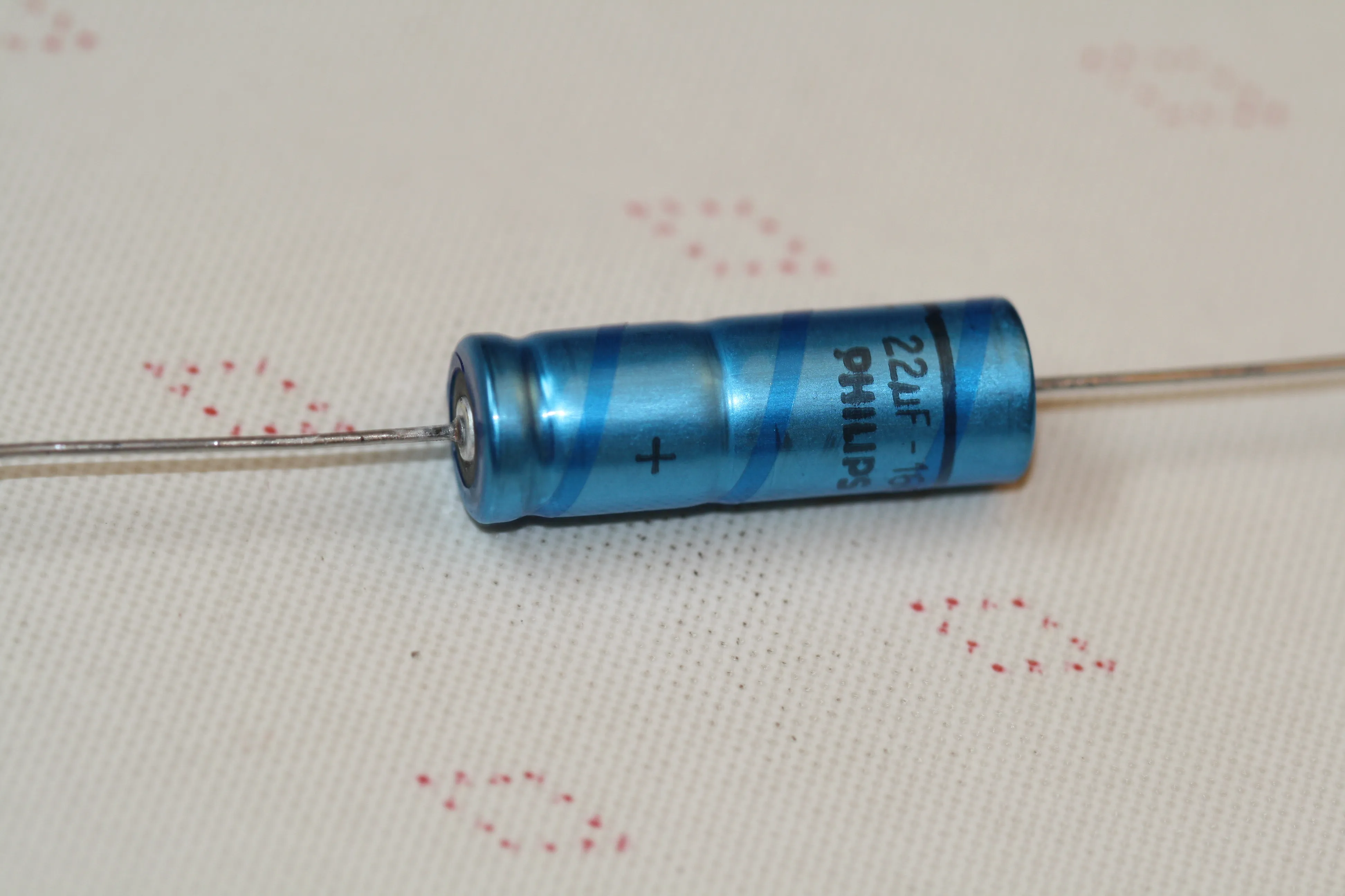 [134707] El-Capacitor 22µF/160V-10x30mm