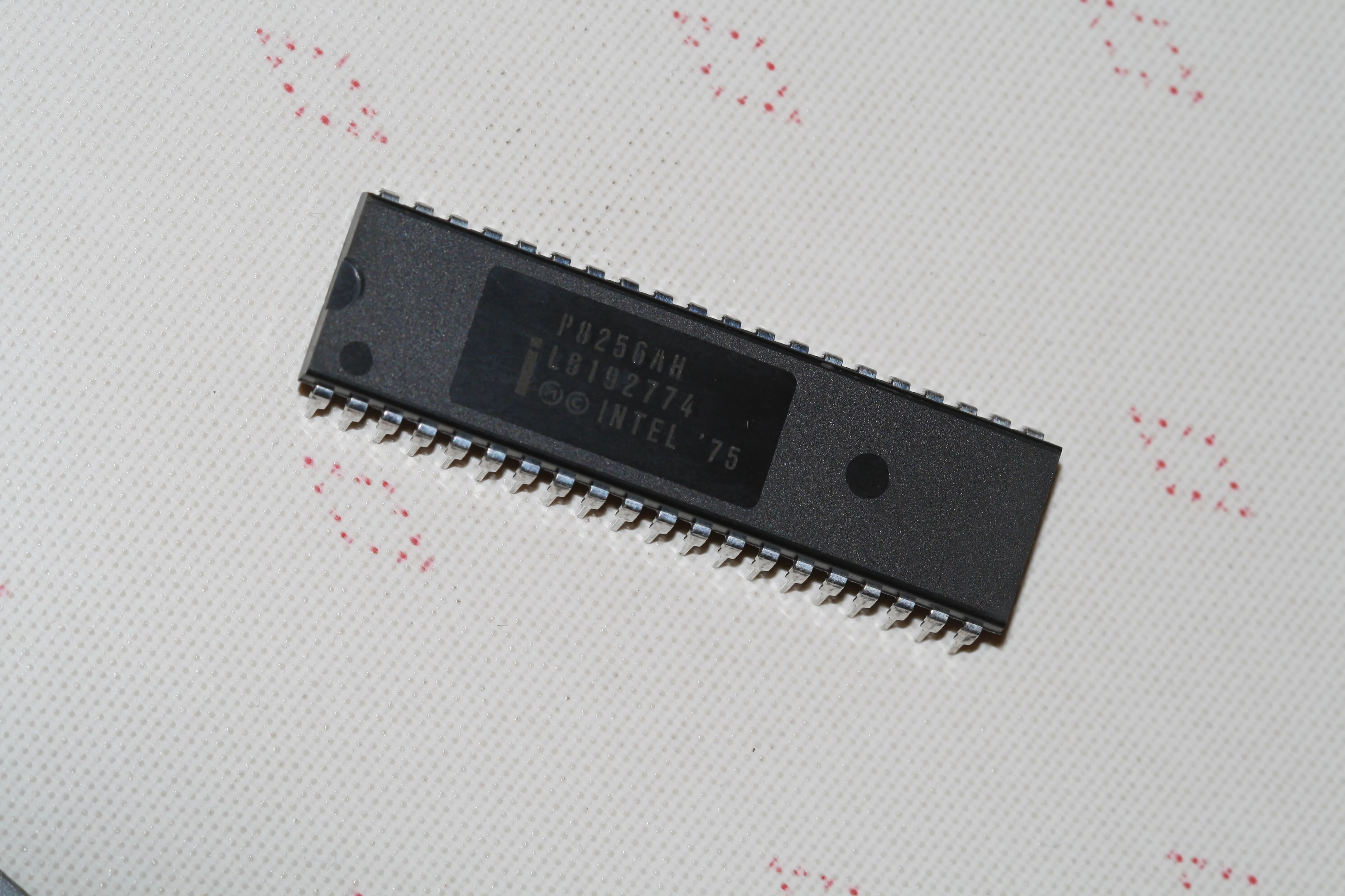 [135121] Multifunction microprocessor support controller DIP-40
