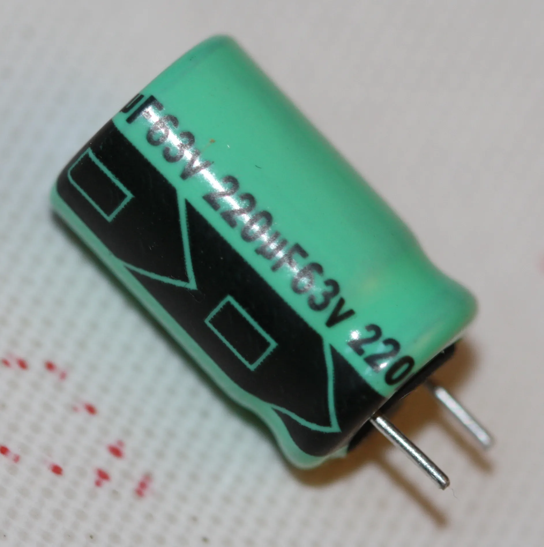 [135254] El-Capacitor 220µF/63V-10x16-P5