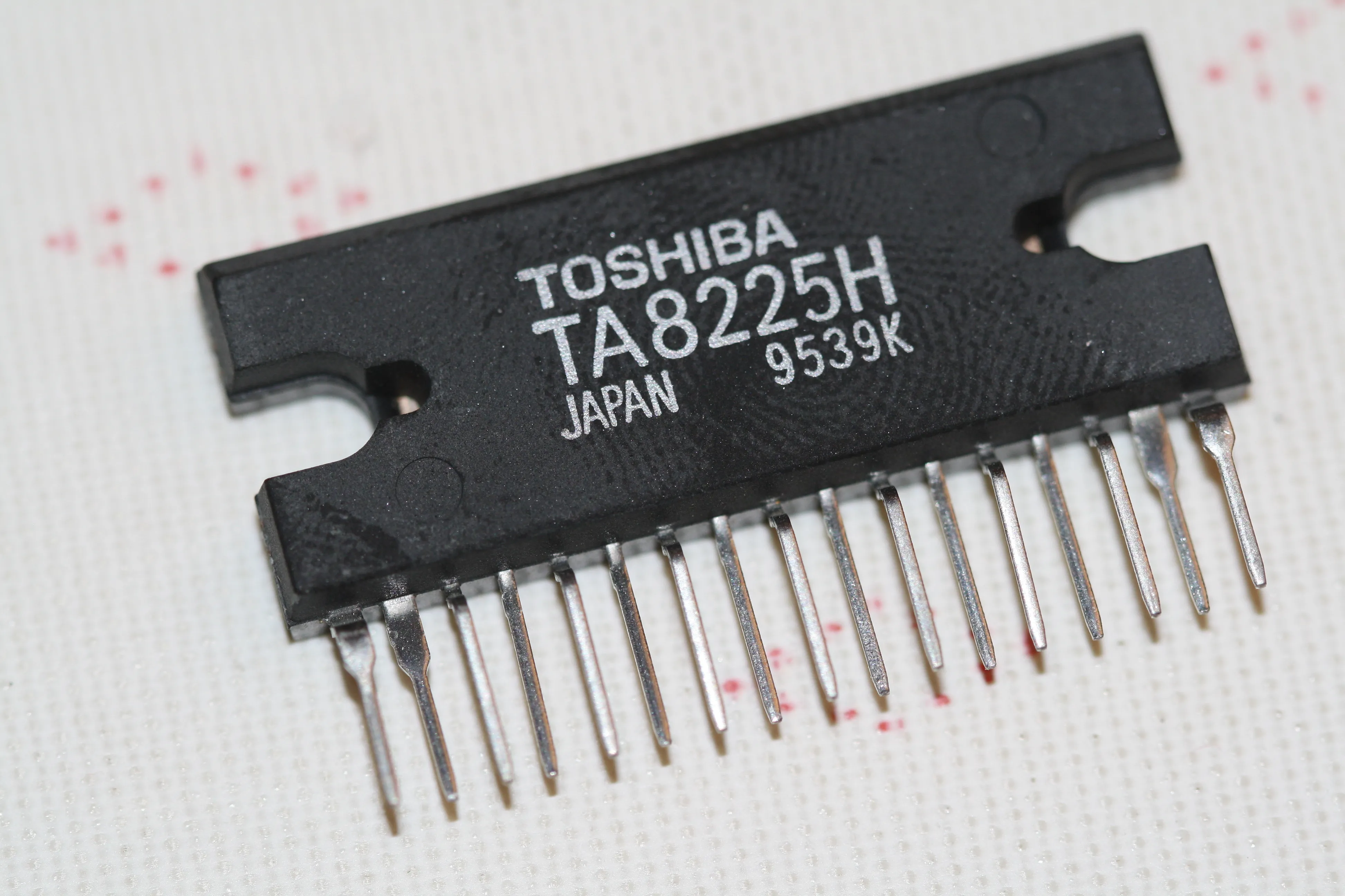 [135350] 45W BTL Audio Amplifier HZIP-17