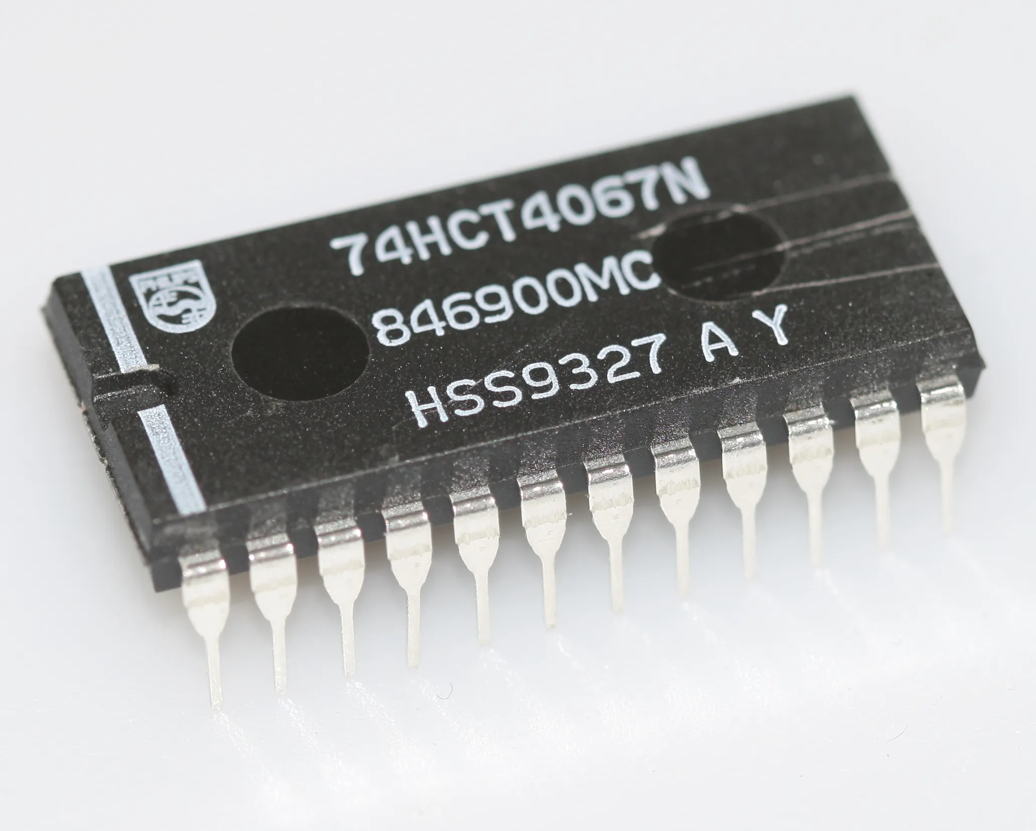 [132233] 16-channel analog multiplexer/demultiplexer DIP-24