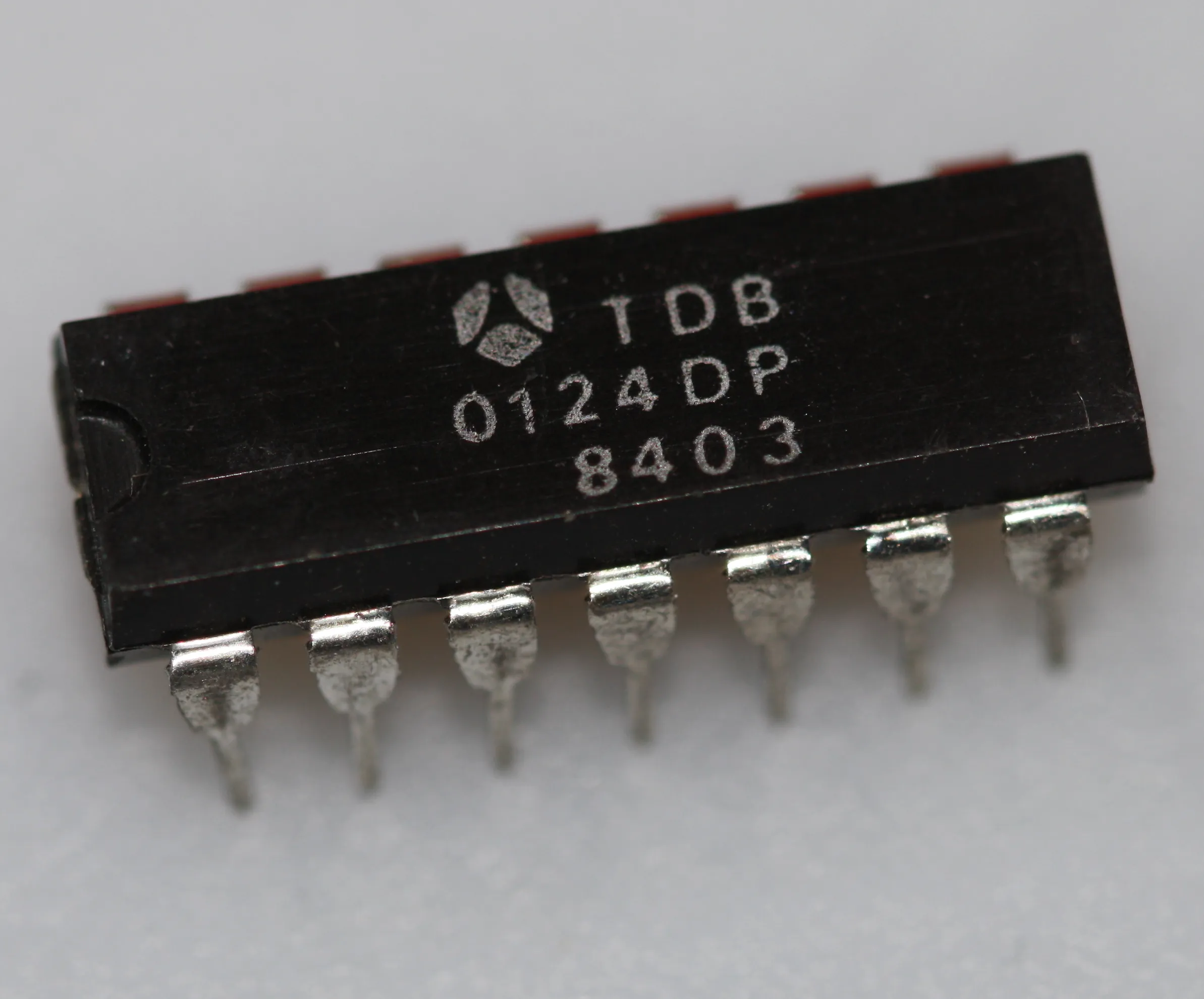 [132964] OP AMP, QUAD, 12MHZ DIP-14