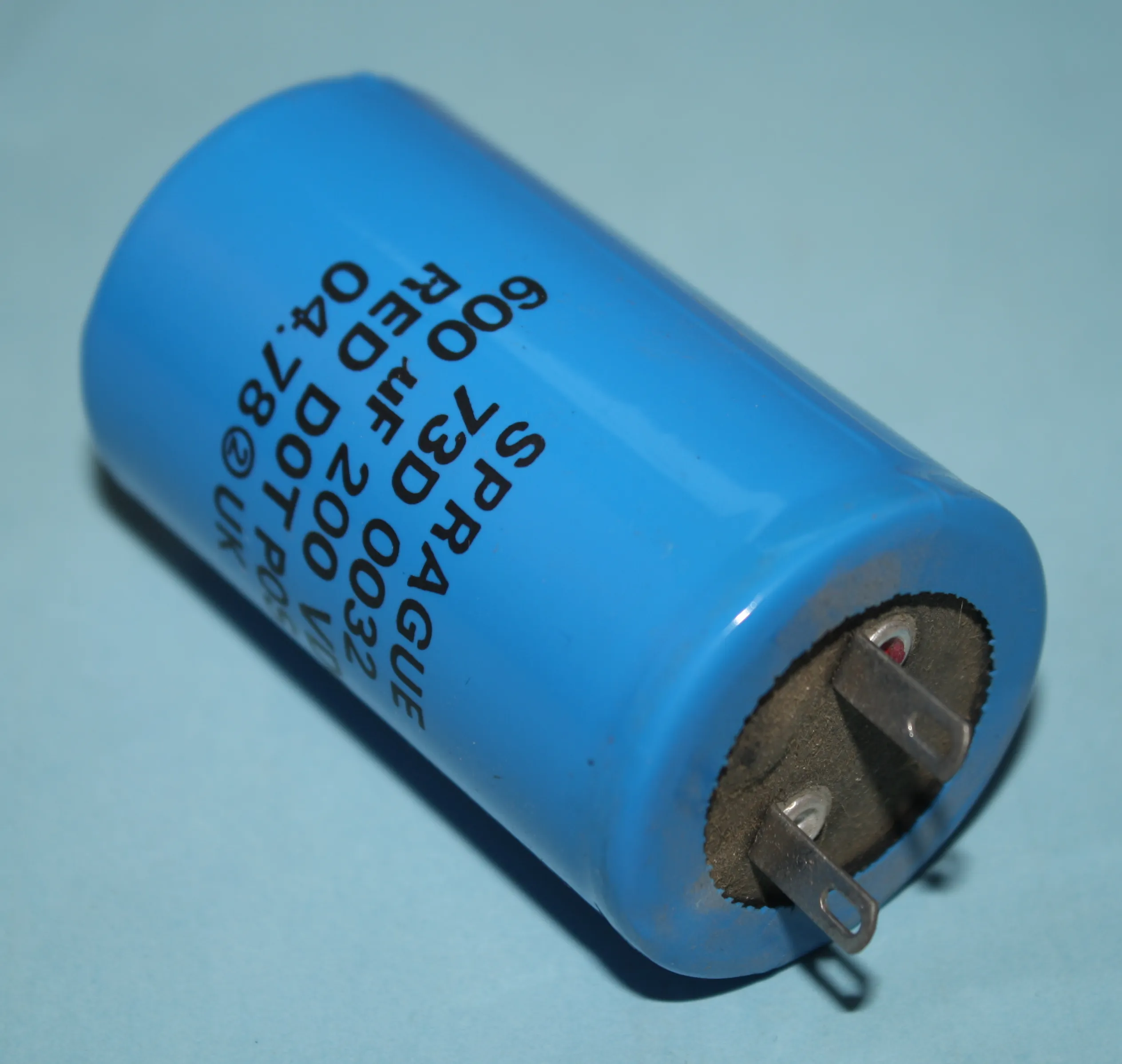 [133606] El-Capacitor 600uF/200V 35x60mm P12