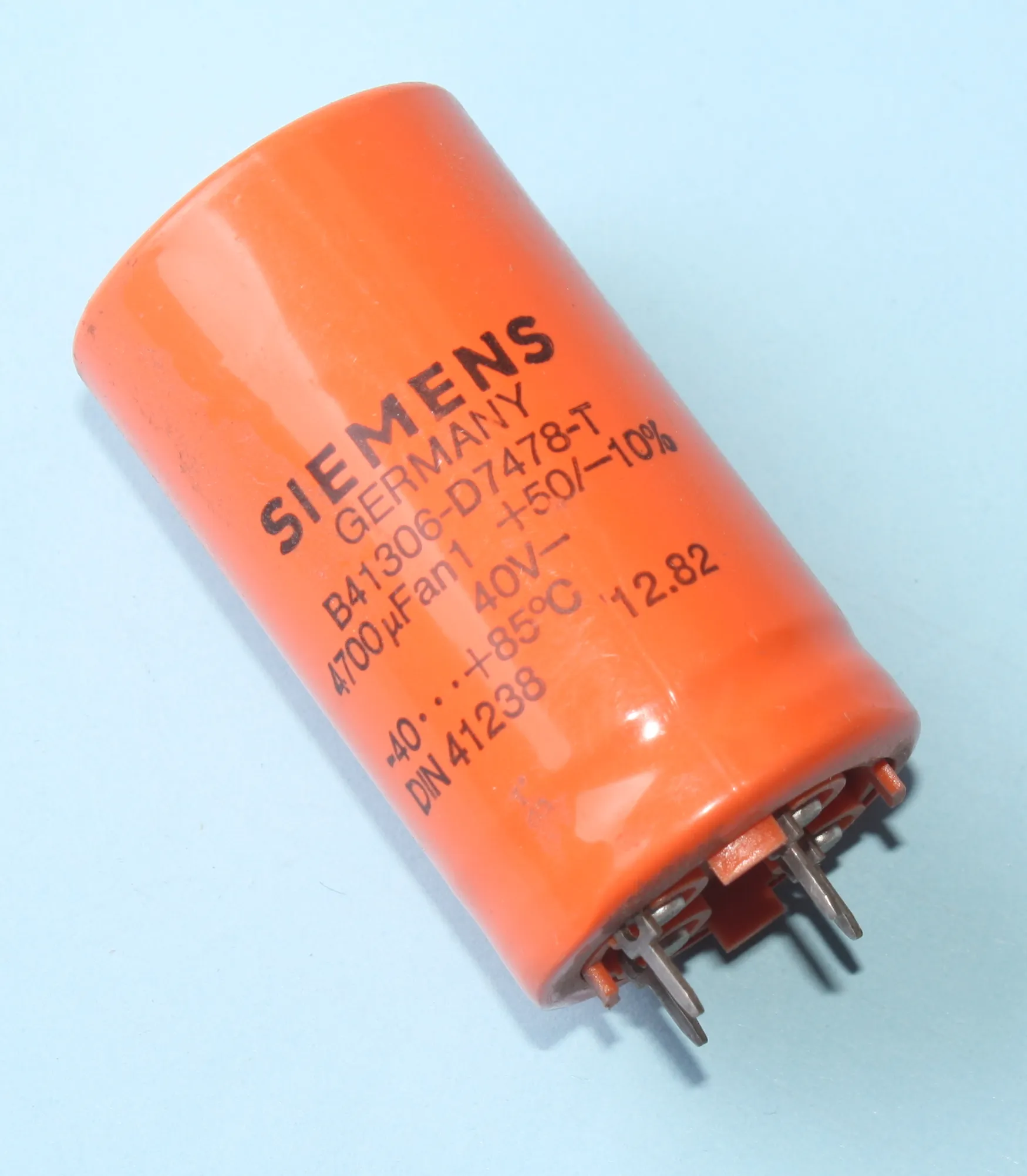 [133683] El-Capacitor 4700uF/40V-4.Ben-30x55