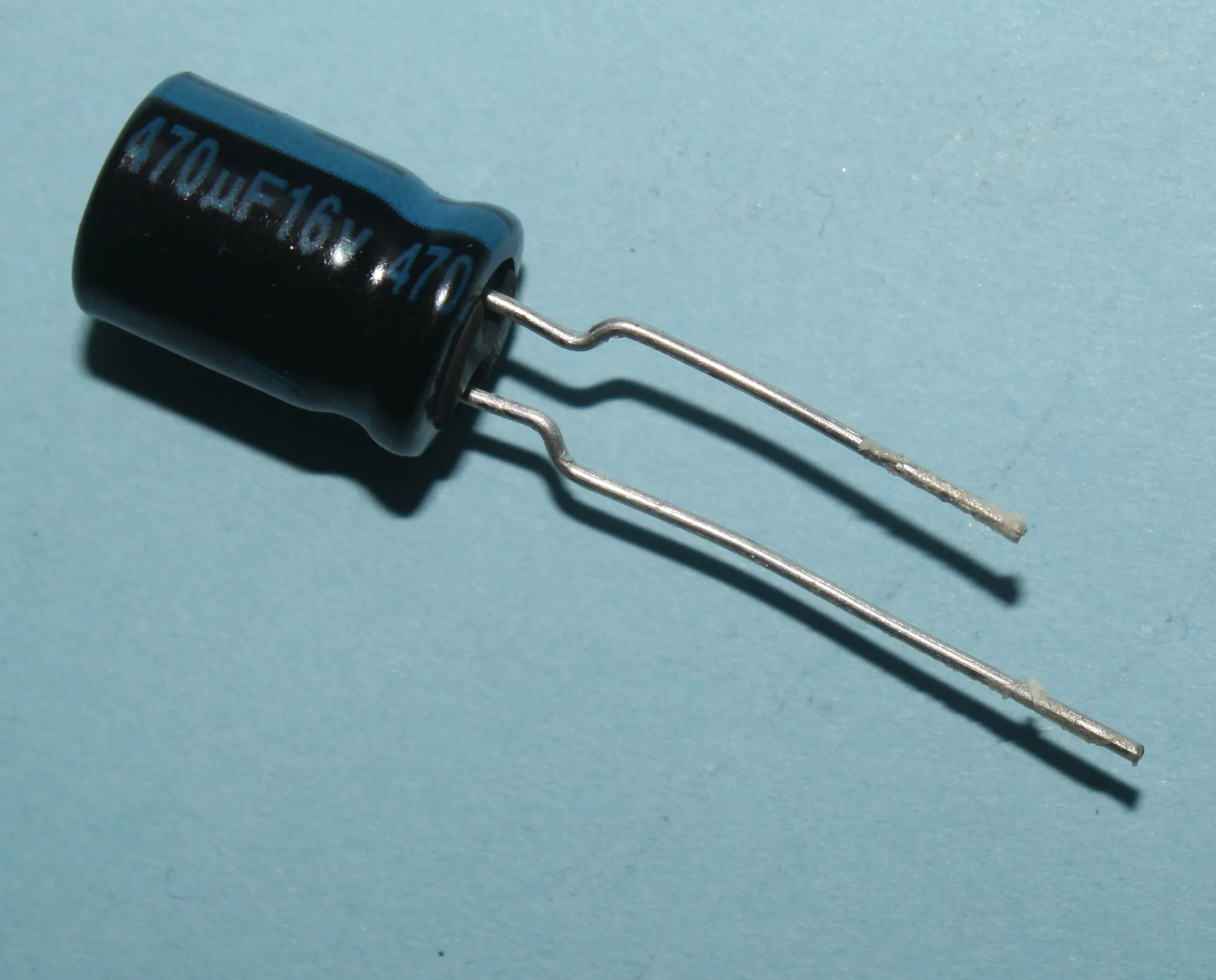 [133817] El-Capacitor 470µF/16V-P3,5 8X11,5