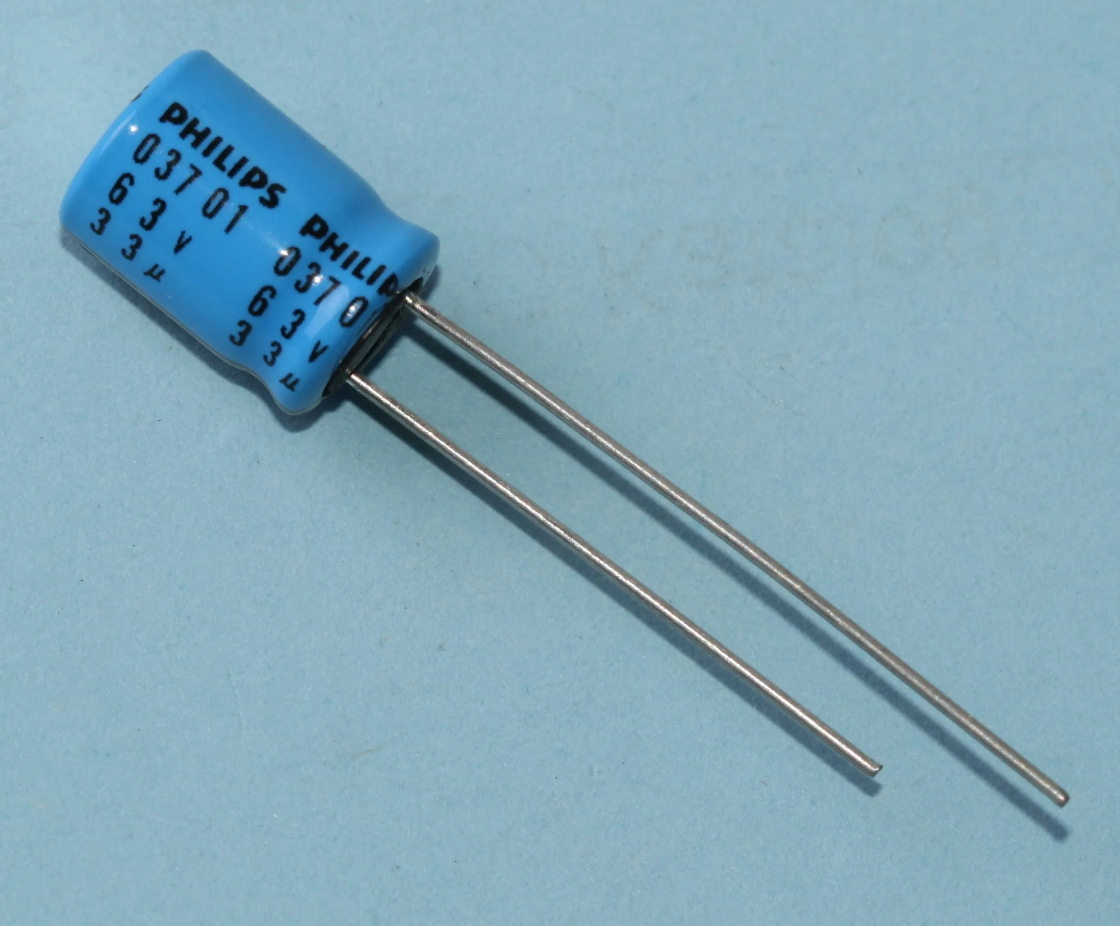 [133987] El-Capacitor 33µF/63V-P3,5-8x11