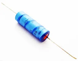 [147290] El-Capacitor 100µF/63V 10x30 Taped