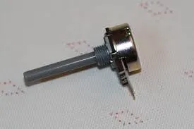 [147296] Potentiometer 16/4 Mono LOG 220K