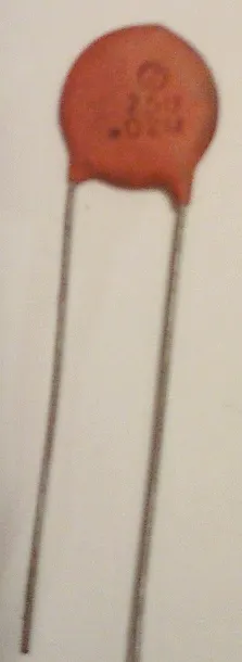 [147500] Keramisk kondensator 220pF, 2KV 2000V
