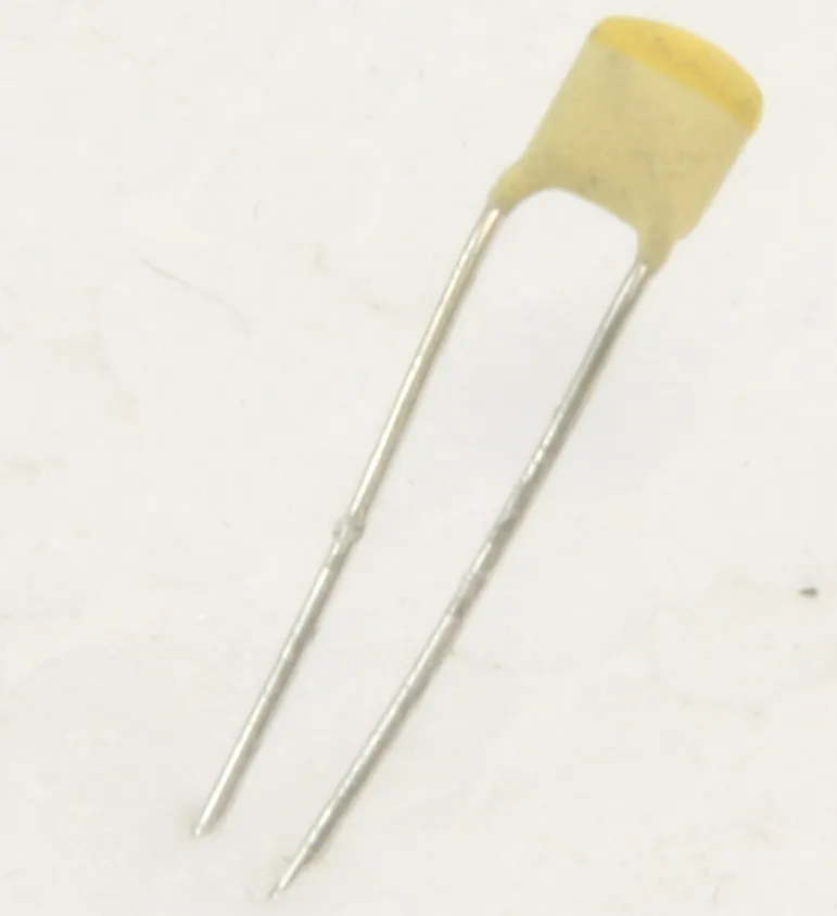 [147530] Cer Capacitor 560pF 100V P2,54 K2000