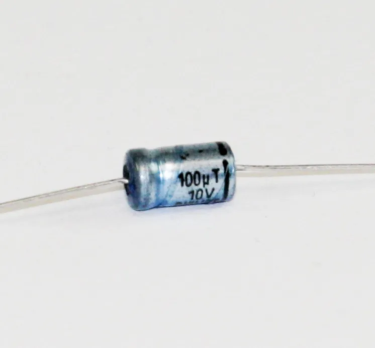 [150560] 100µF 10V axial elektrolytkondensator