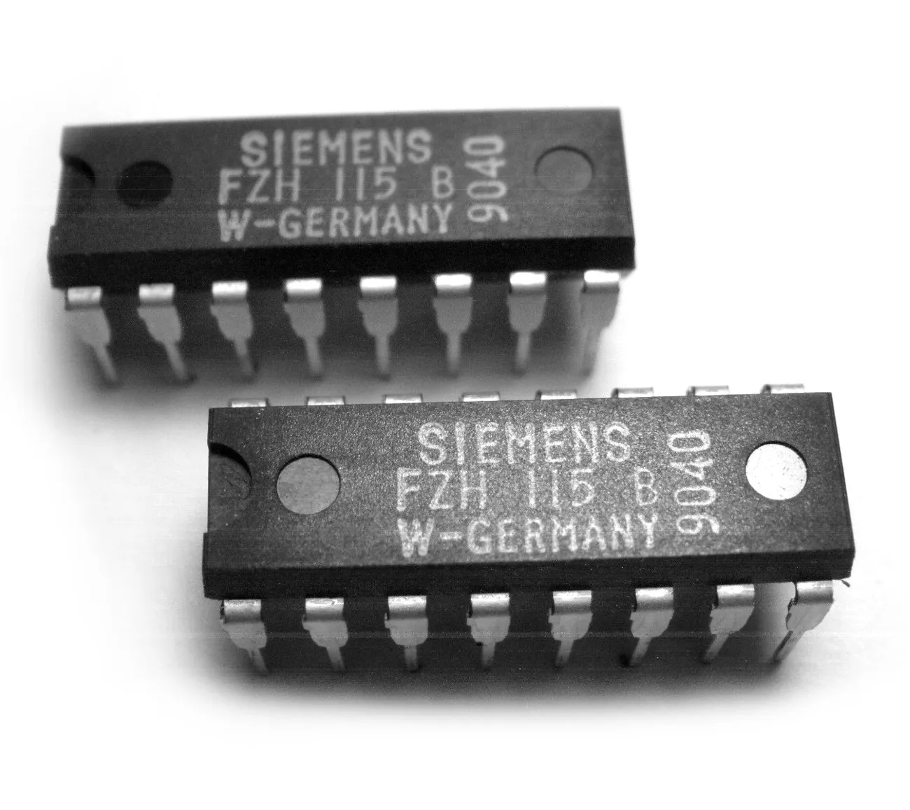 [153214] 3-Input NAND-Function Logic Gate DIP-16