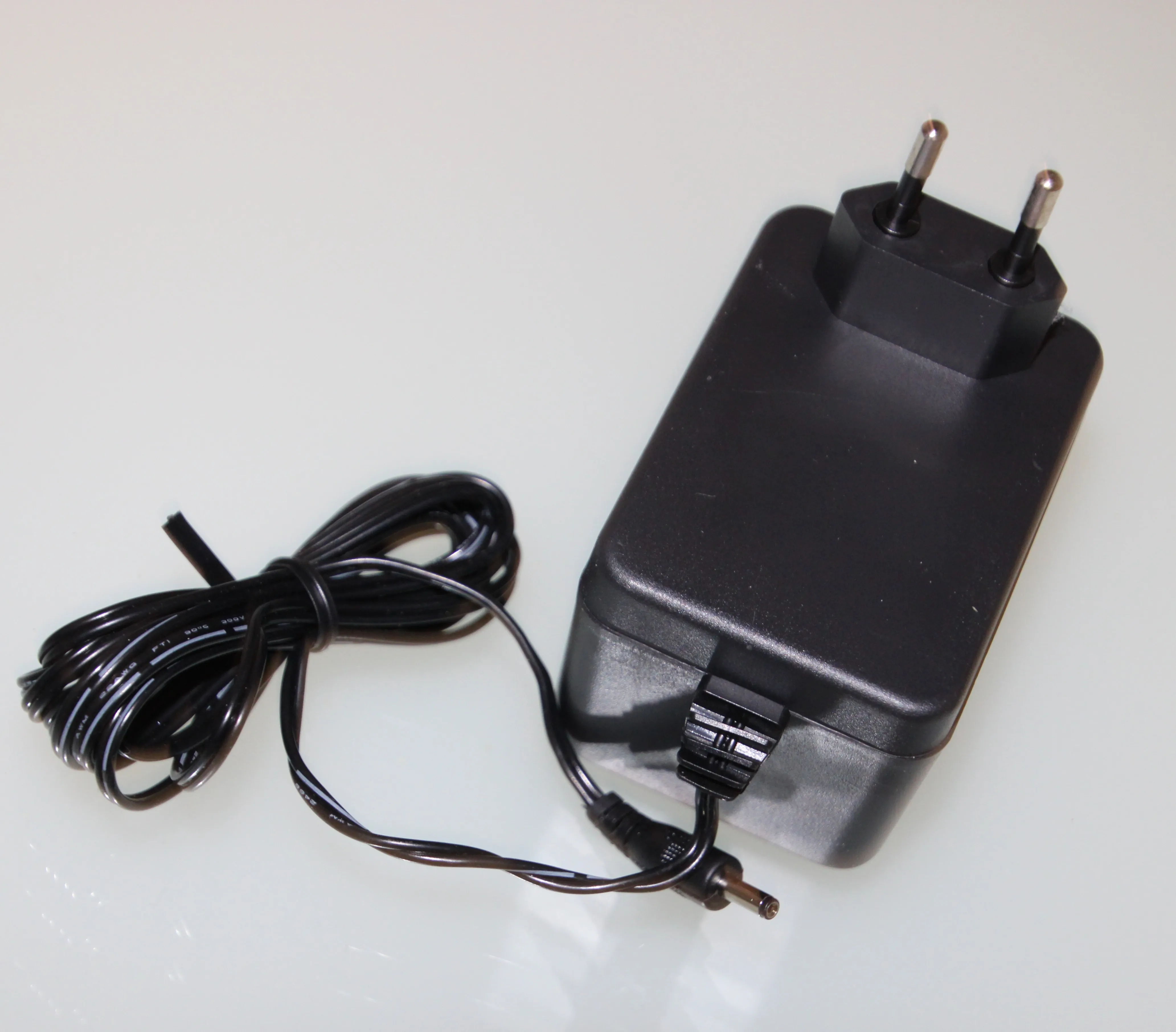 [154094] Strømforsyning 6V, 500mA, 1,0 x 3,8mm