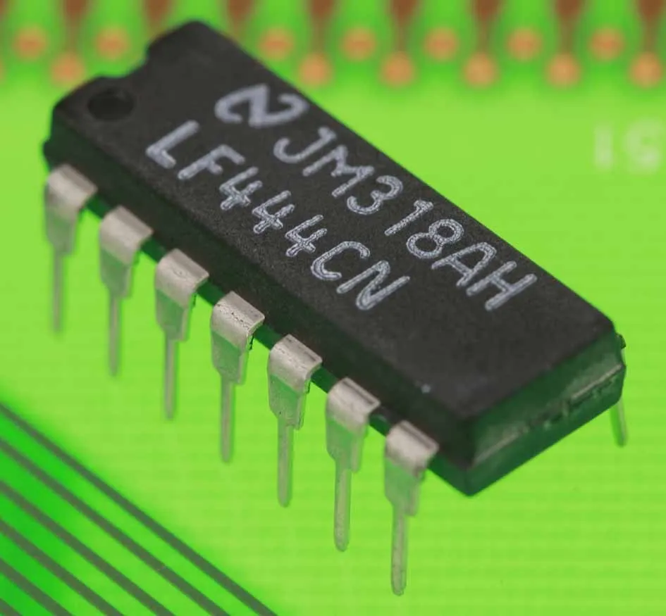 [81617] 4xOp-Amp JFET +-18V LN LP 1V/us DIP-14