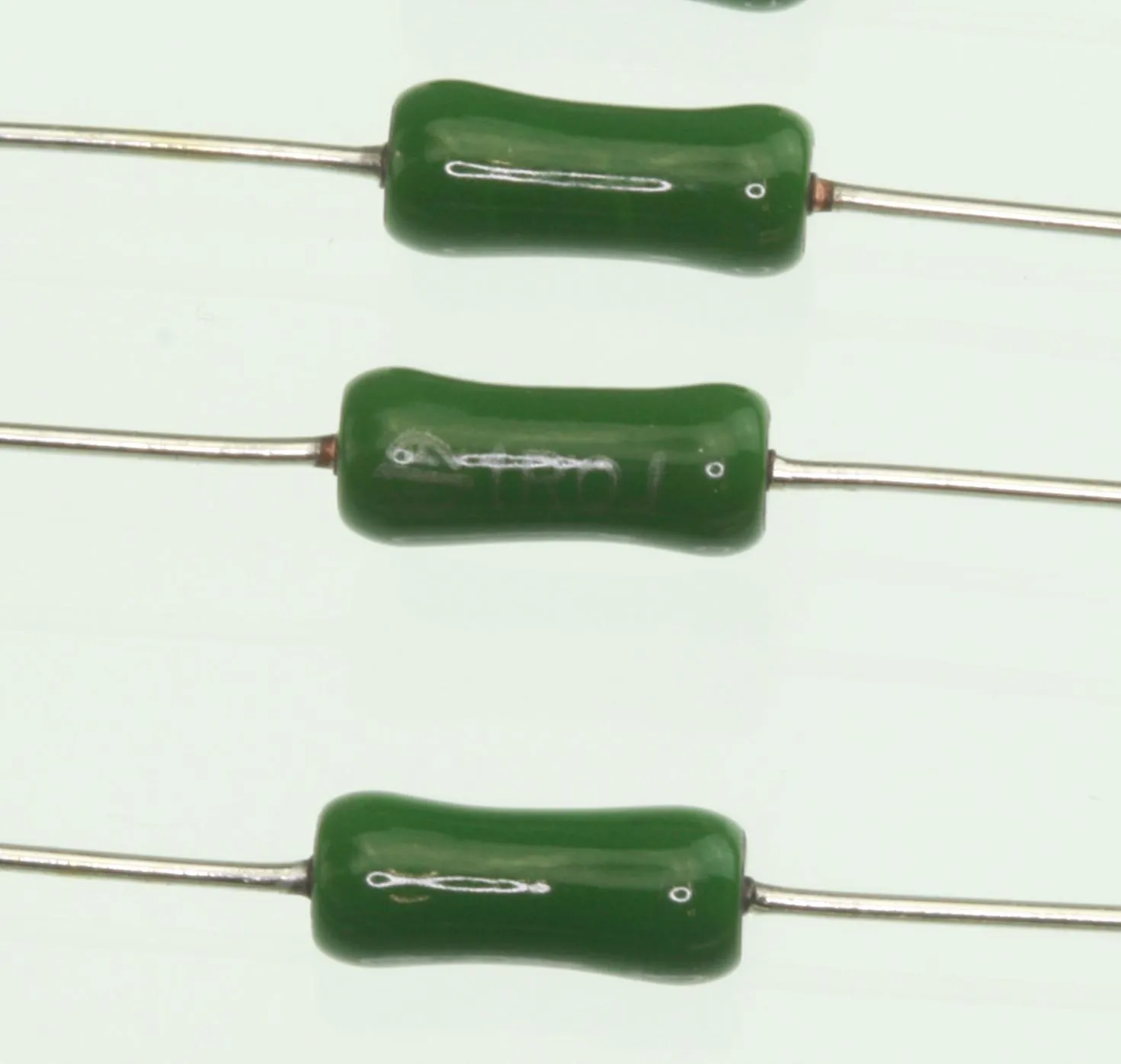 [84422] Resistor 4W 5% 1R Taped