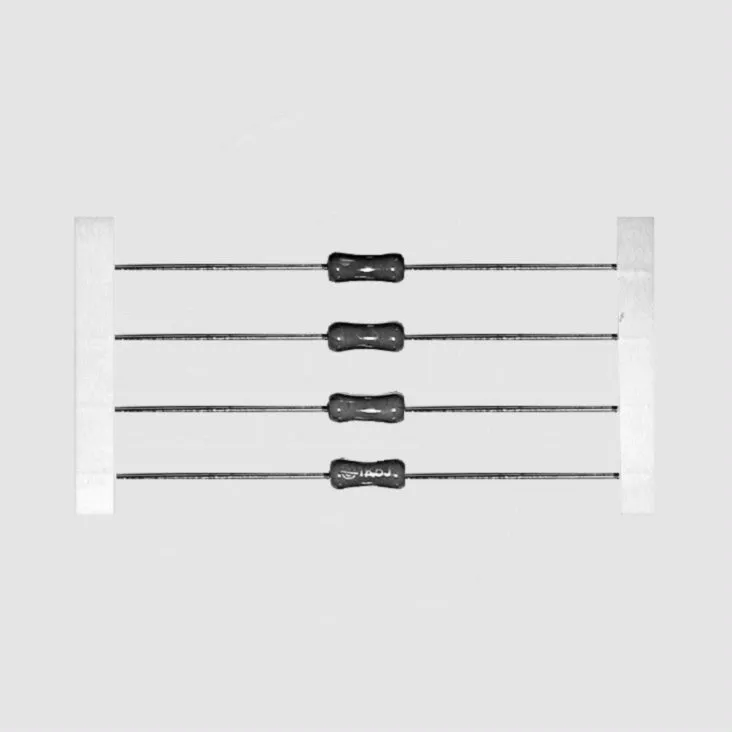 [84443] Resistor 4W 5% 3,3K Taped