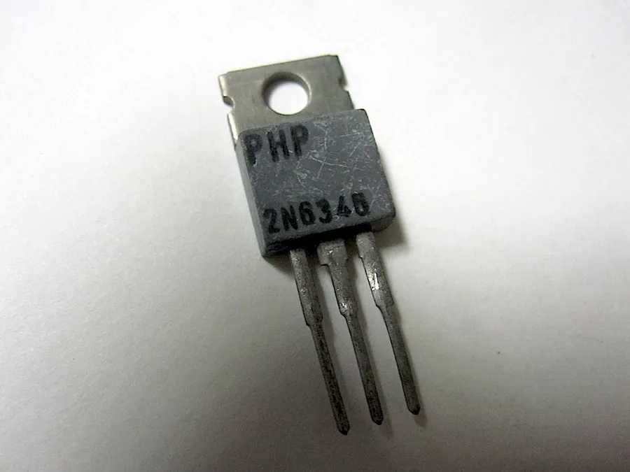 [110829] Triac 200V, 12A(Tc=80°), Igt/Ih<75/<40mA TO-220