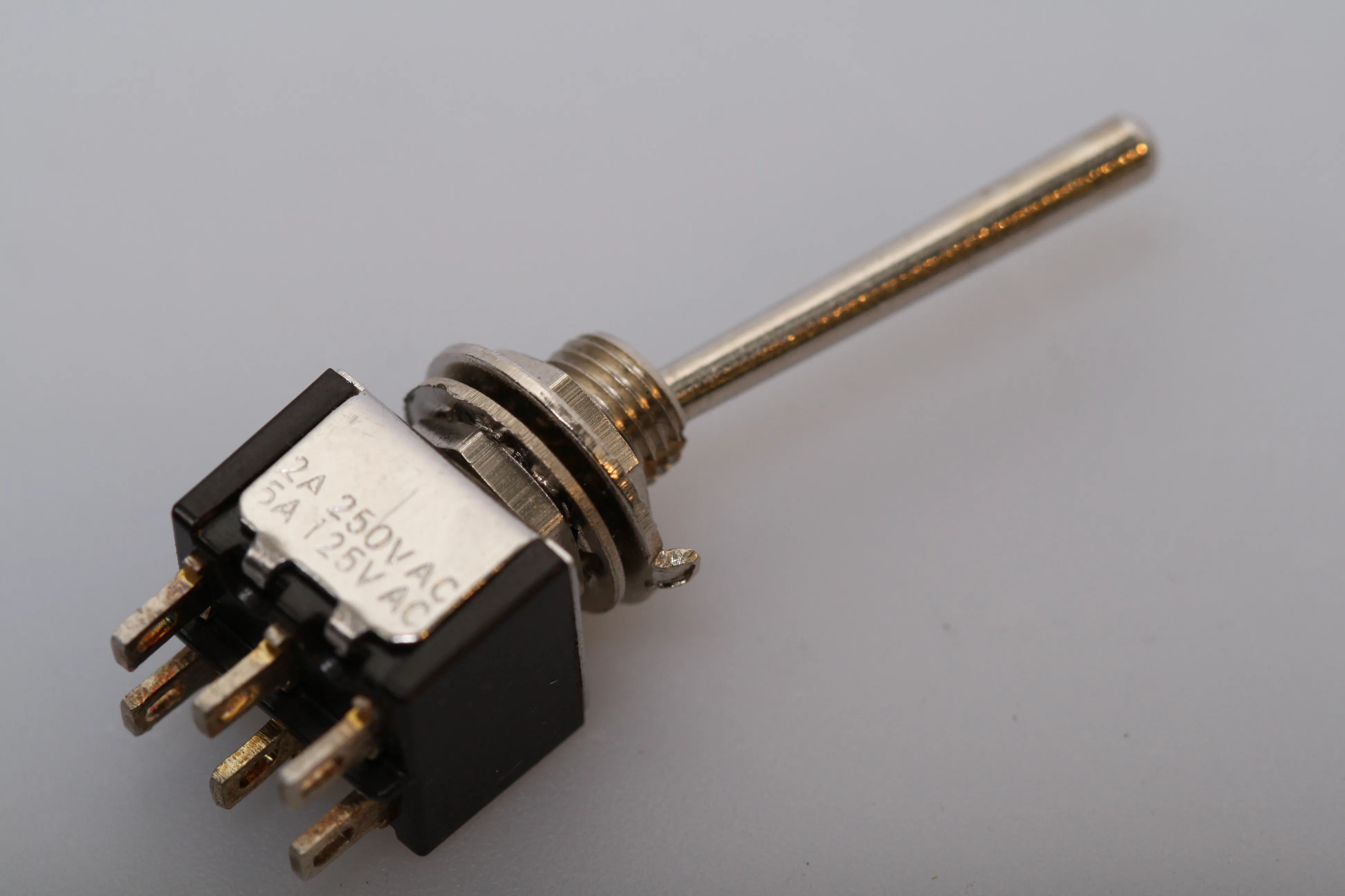 Toggle Switch 2-pol ON/OFF/ON 22mm arm. | B2C
