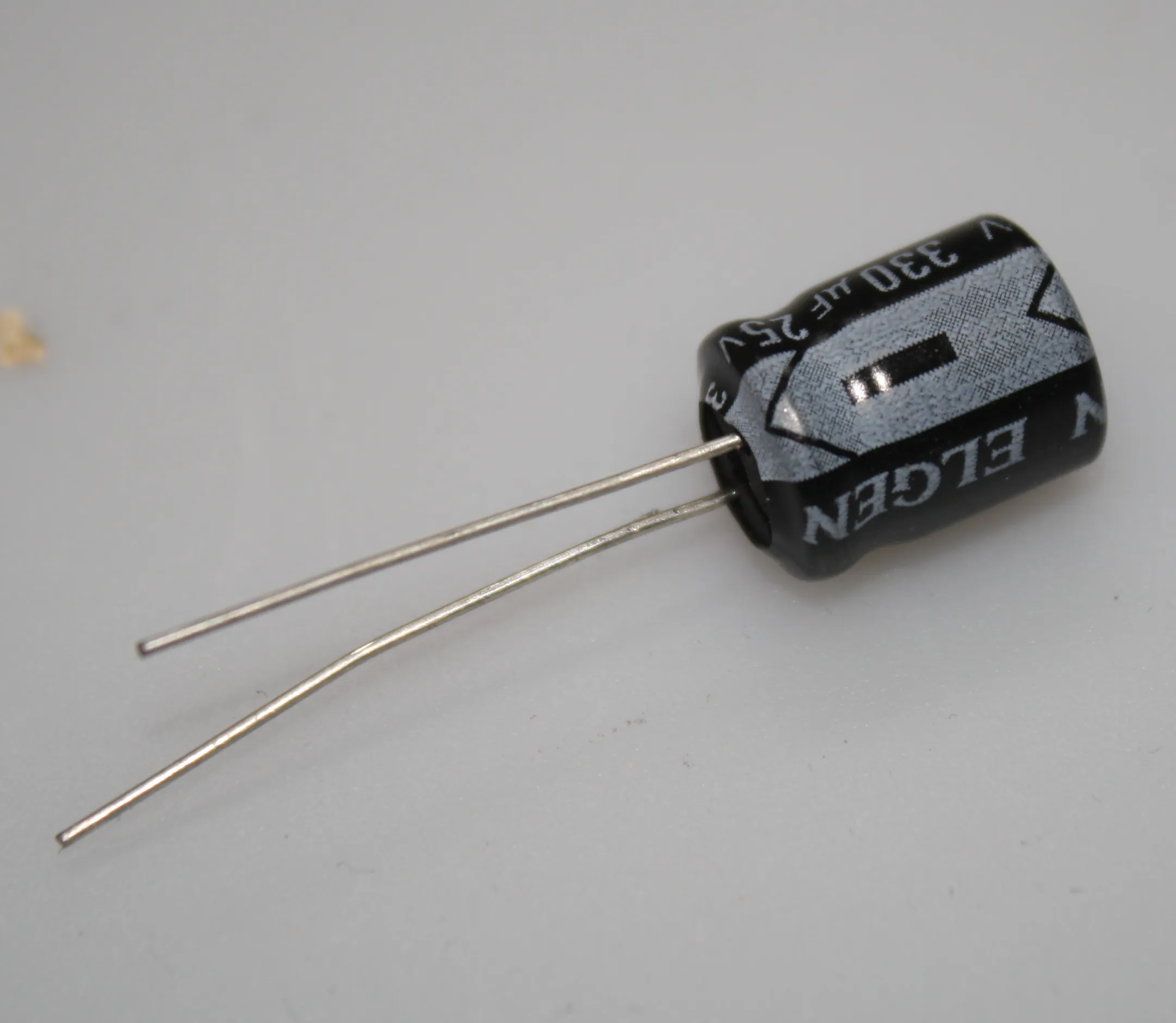 [114475] El-Capacitor 330µF/25V-P5-10x13