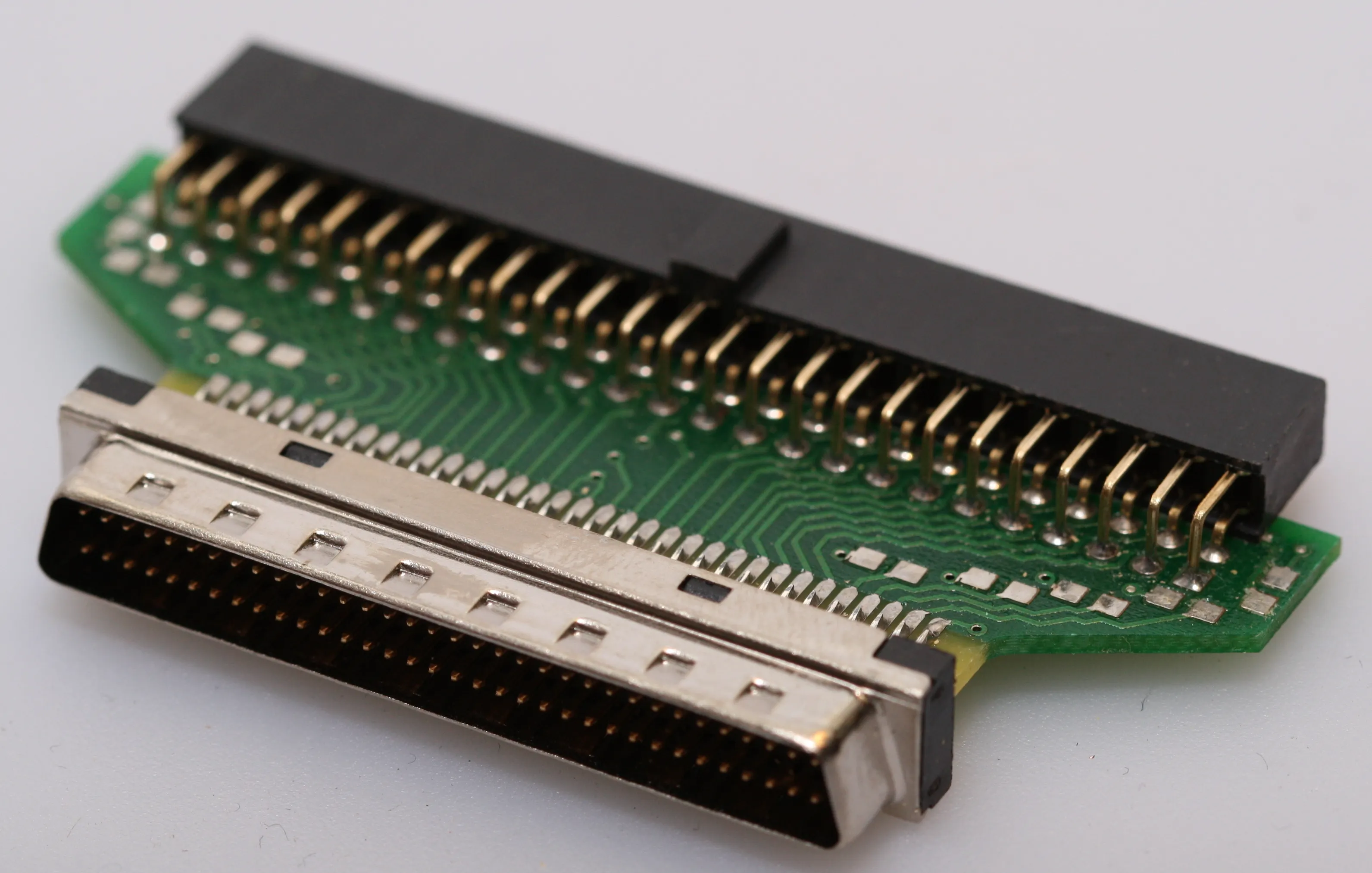 [114932] SCSI Adapter. IDC50F - DB68M