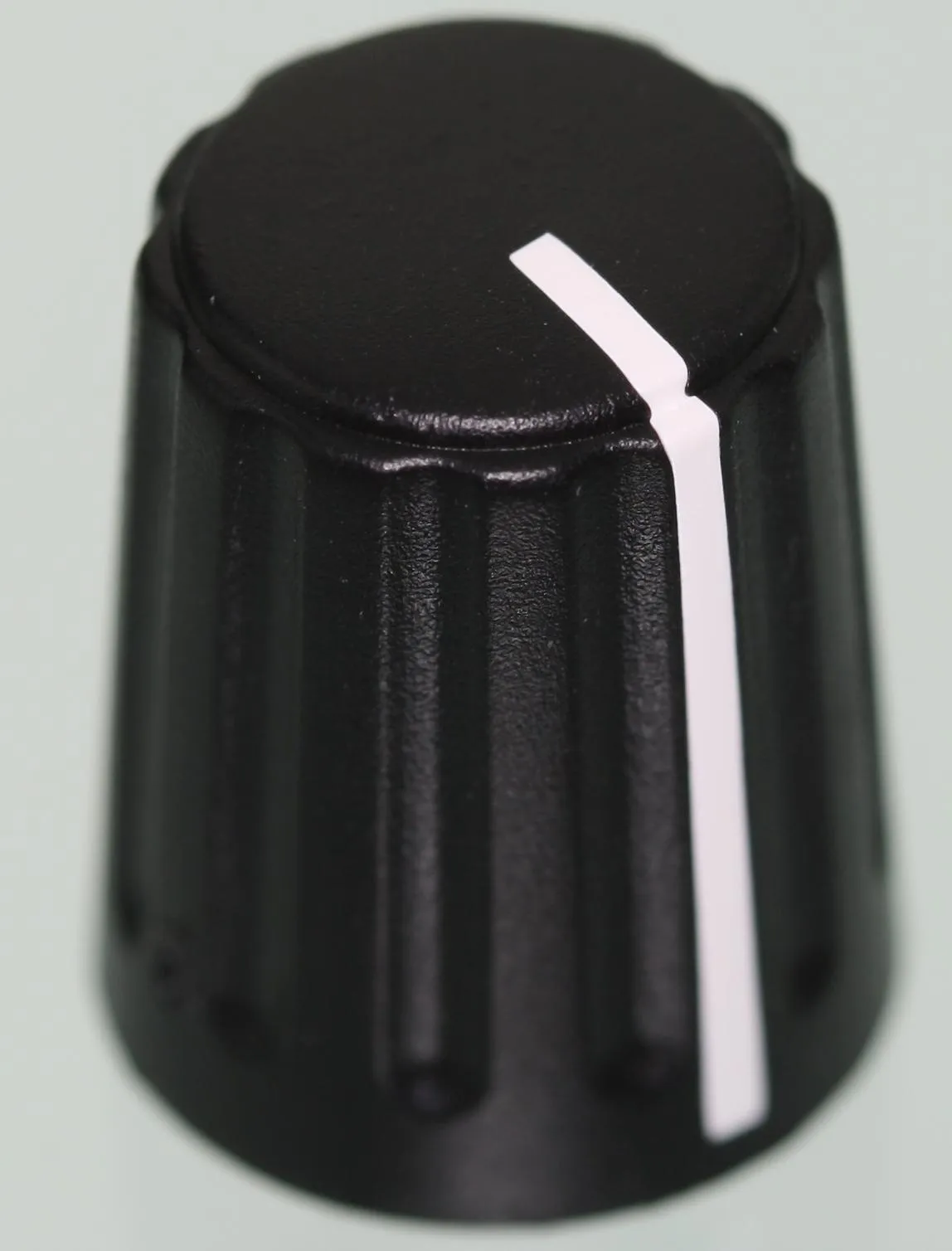 [87014] Knob 13,5/6 with Line Black/Black