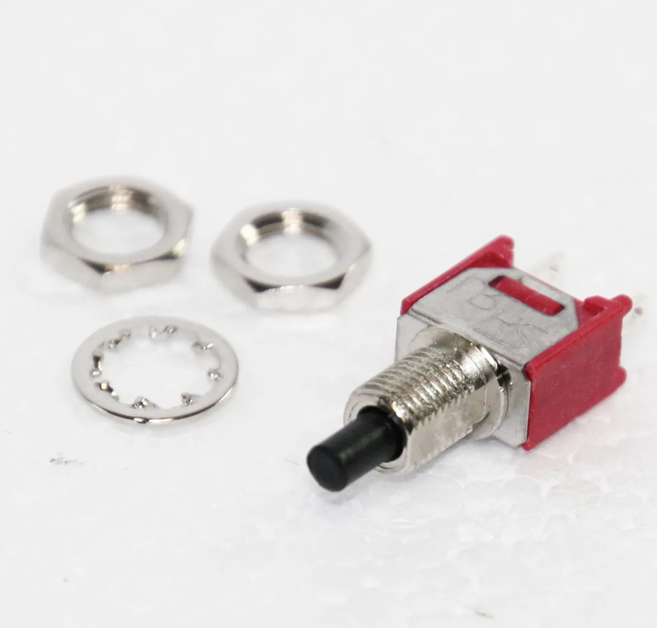 [88501] Mom. Switch SPST 120V 1A Vert. Solder