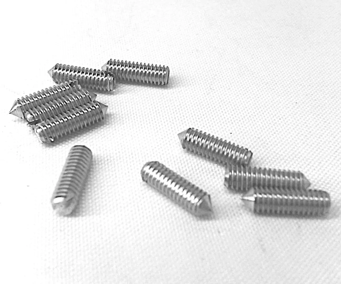 [117762] Pinolskrue, M2,5x8mm, lige kærv