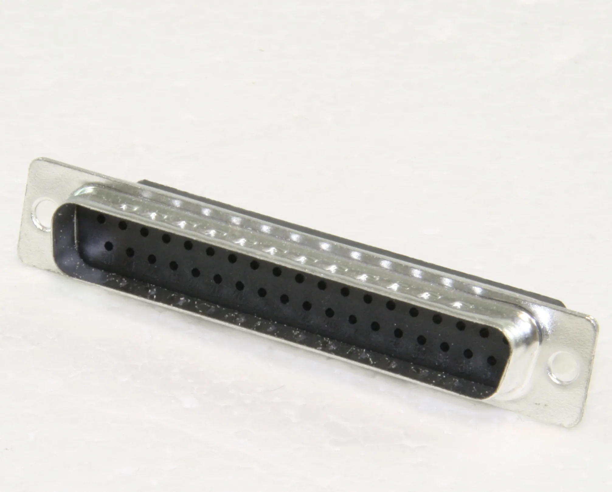 [117859] D-Sub Plug 37-Pole Crimp (hus UDEN ben)