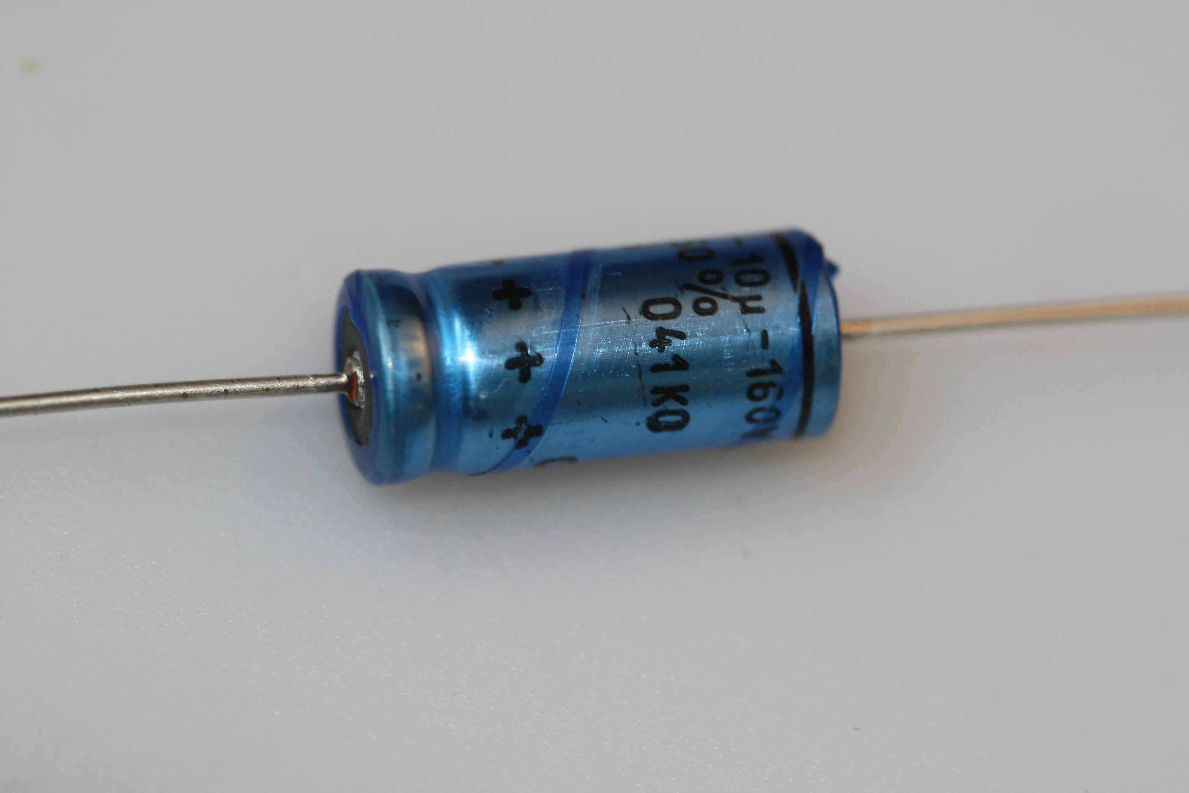 [118271] El-Capacitor 10µF/160V-8x18mm.