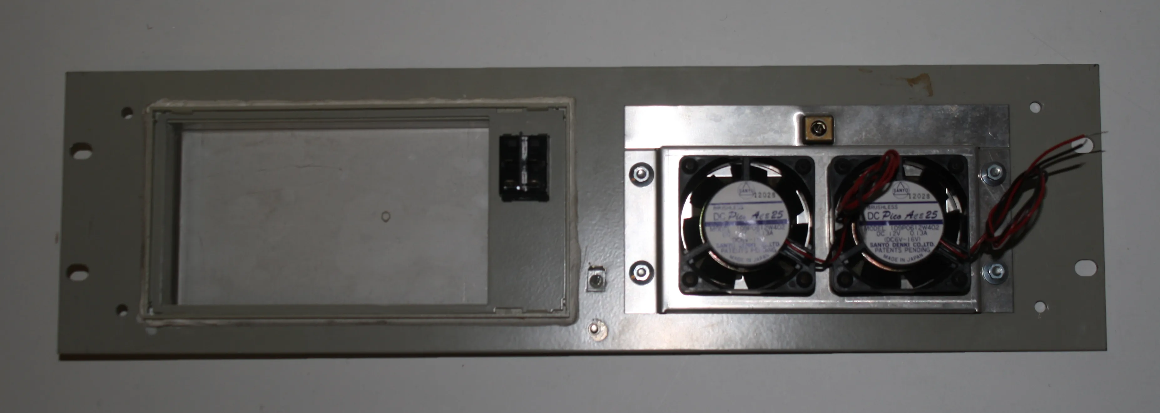 [128735] 19"" Frontplade 3U Grå med 2 x 12V ventilator