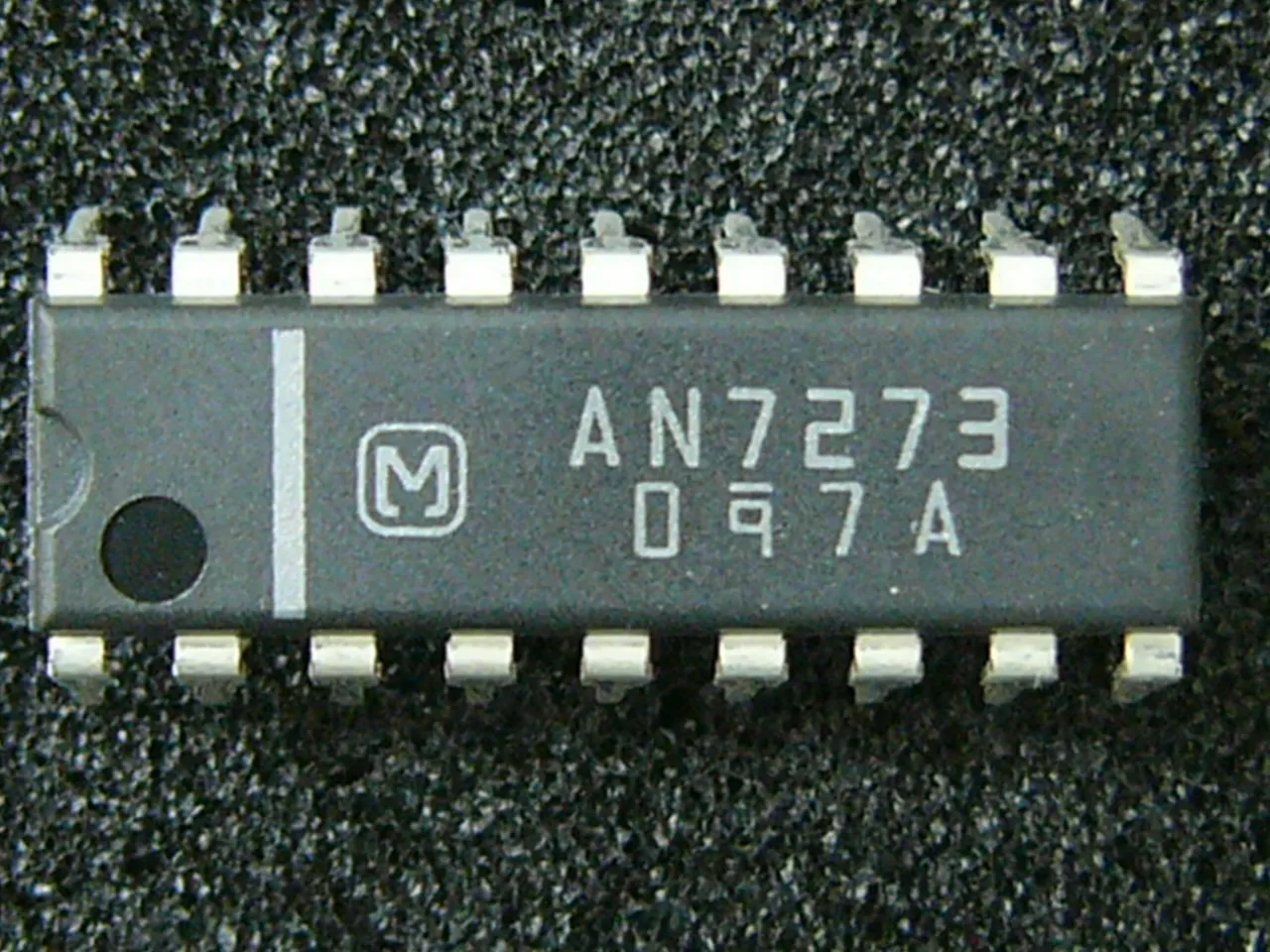 [128988] AM Tuner, FM/AM IF Amplifier DIP-18