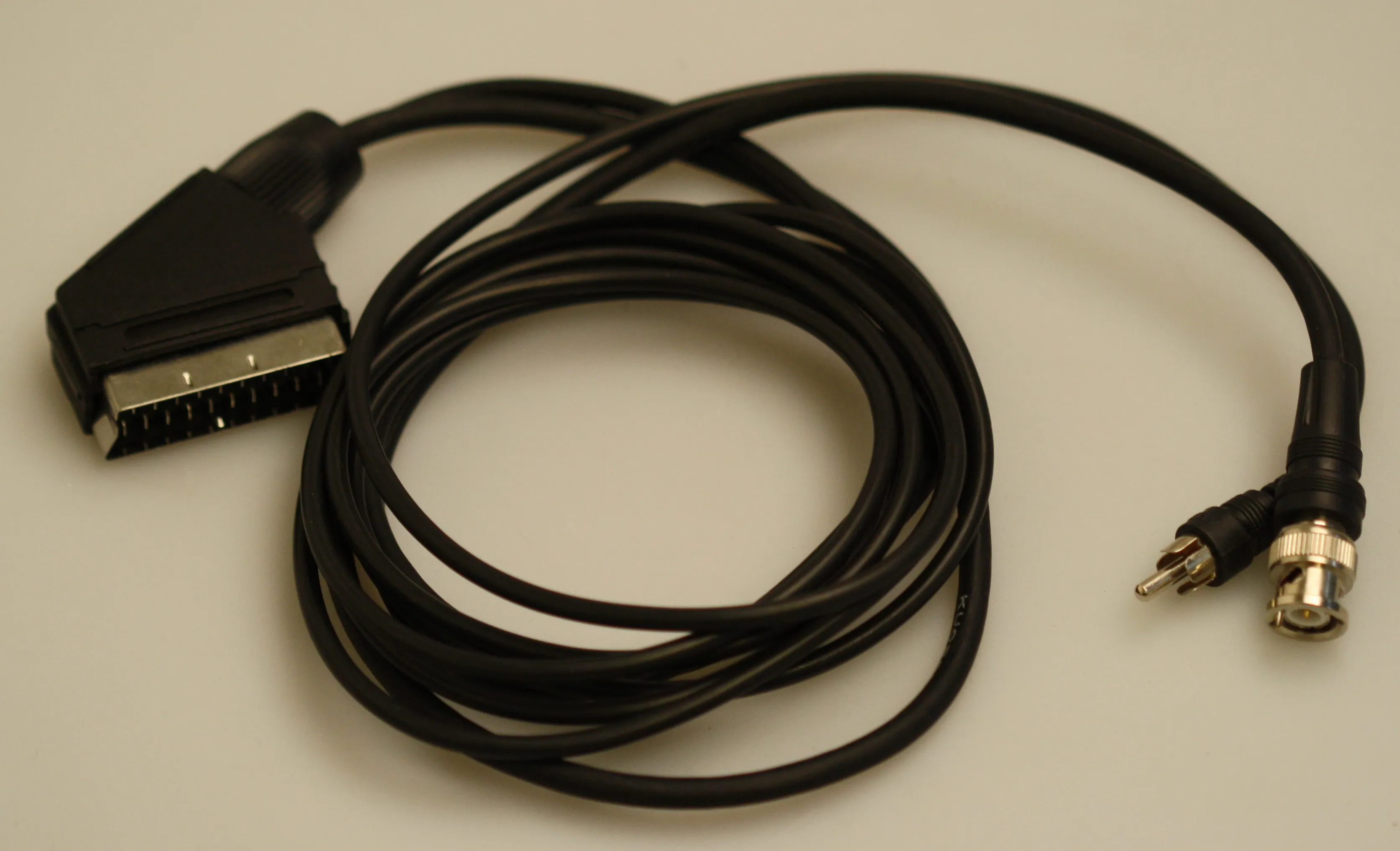 [124668] Scart han - BNC han/Phono (RCA)han 1/2,5m.