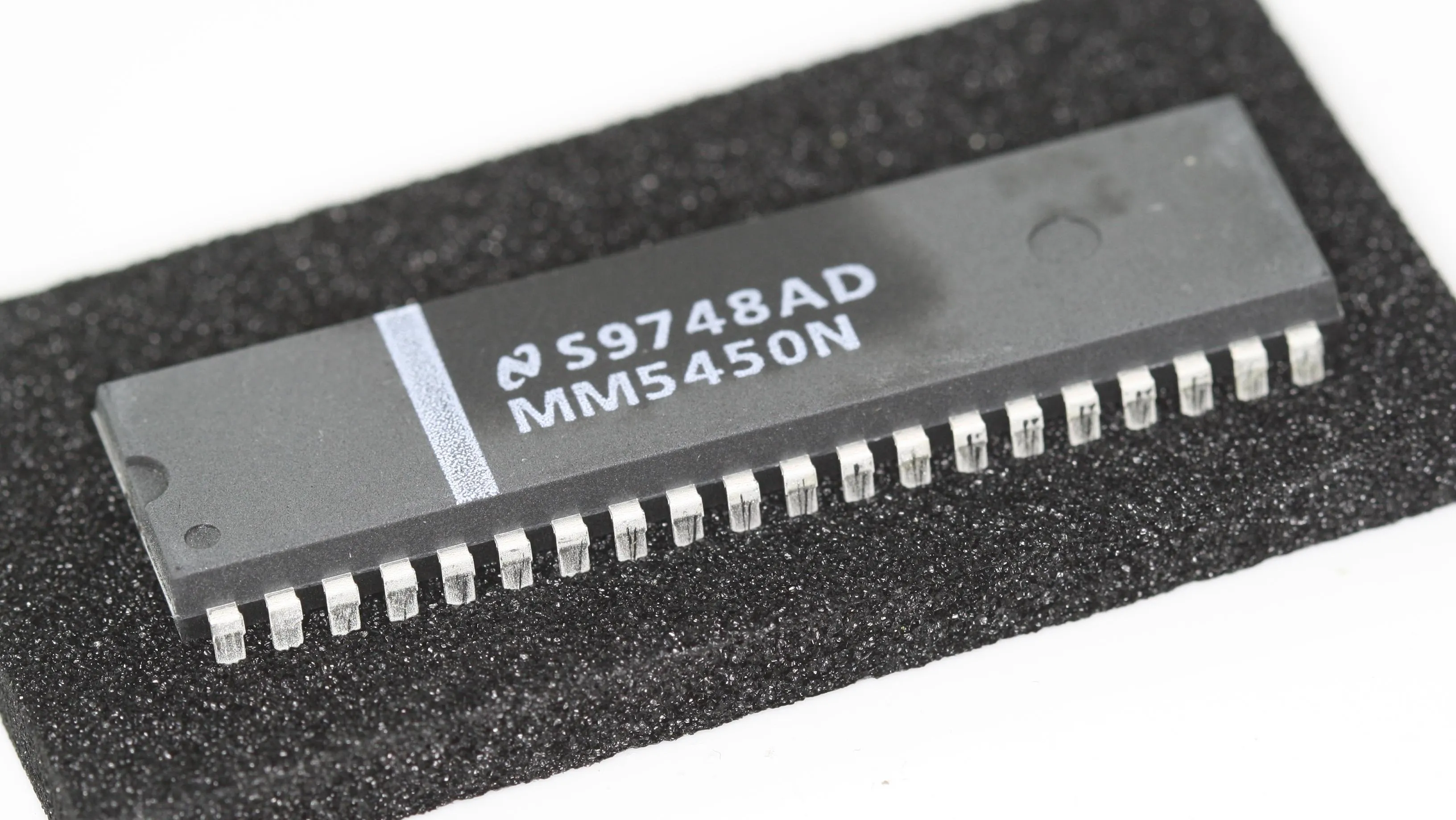 [137381] LED-driver, 5 Cifre, 34 segmenter, 5, 9 V, PDIP40