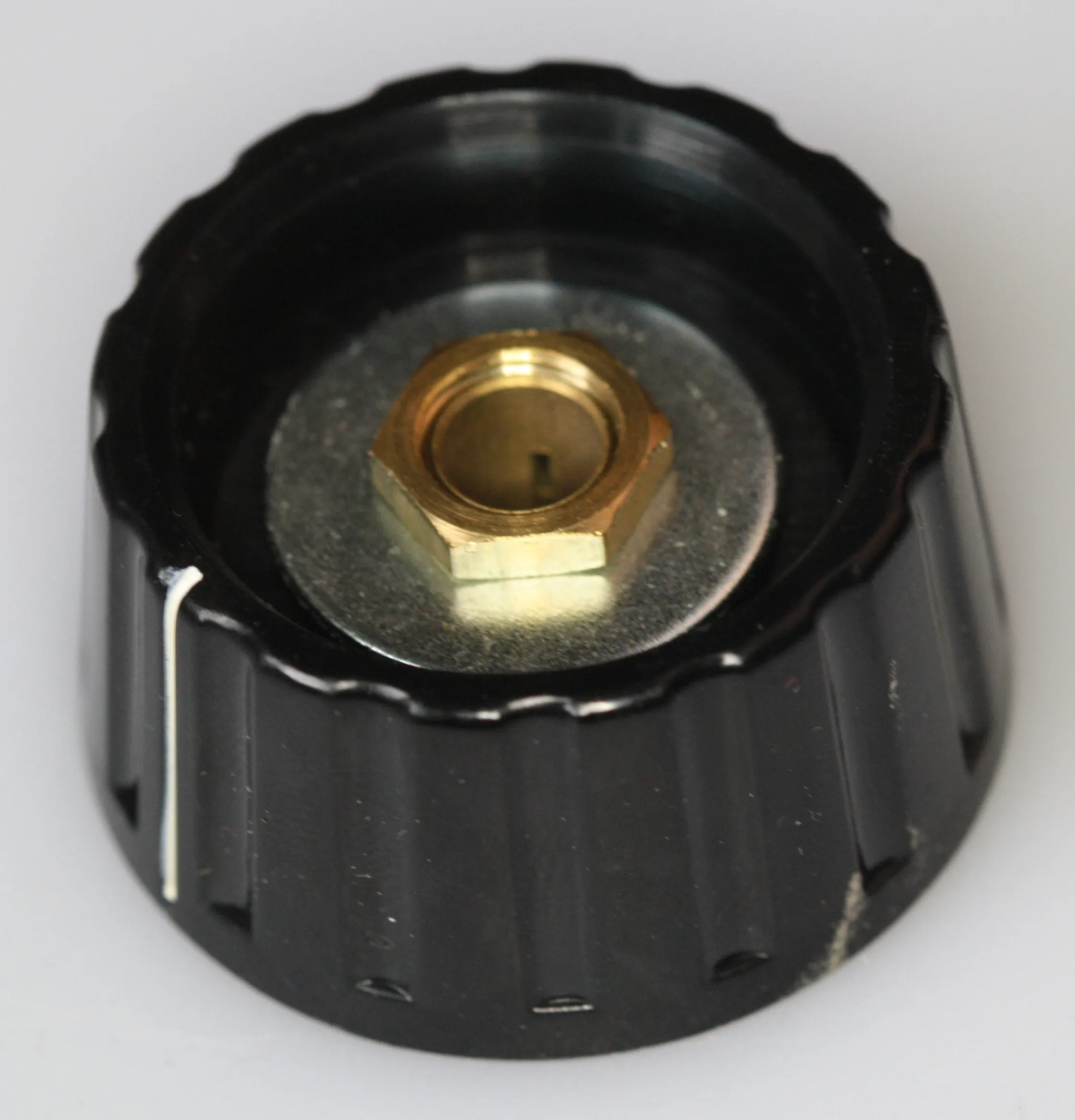 Plastknap med streg Sort 36 mm for 8mm aksel | B2C
