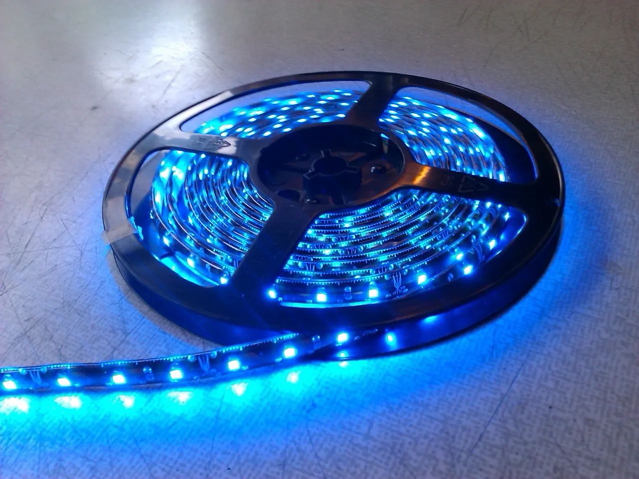 [137599] Flexibel LED-tape, 12V, 500cm, 330 LED IP65, BLÅ