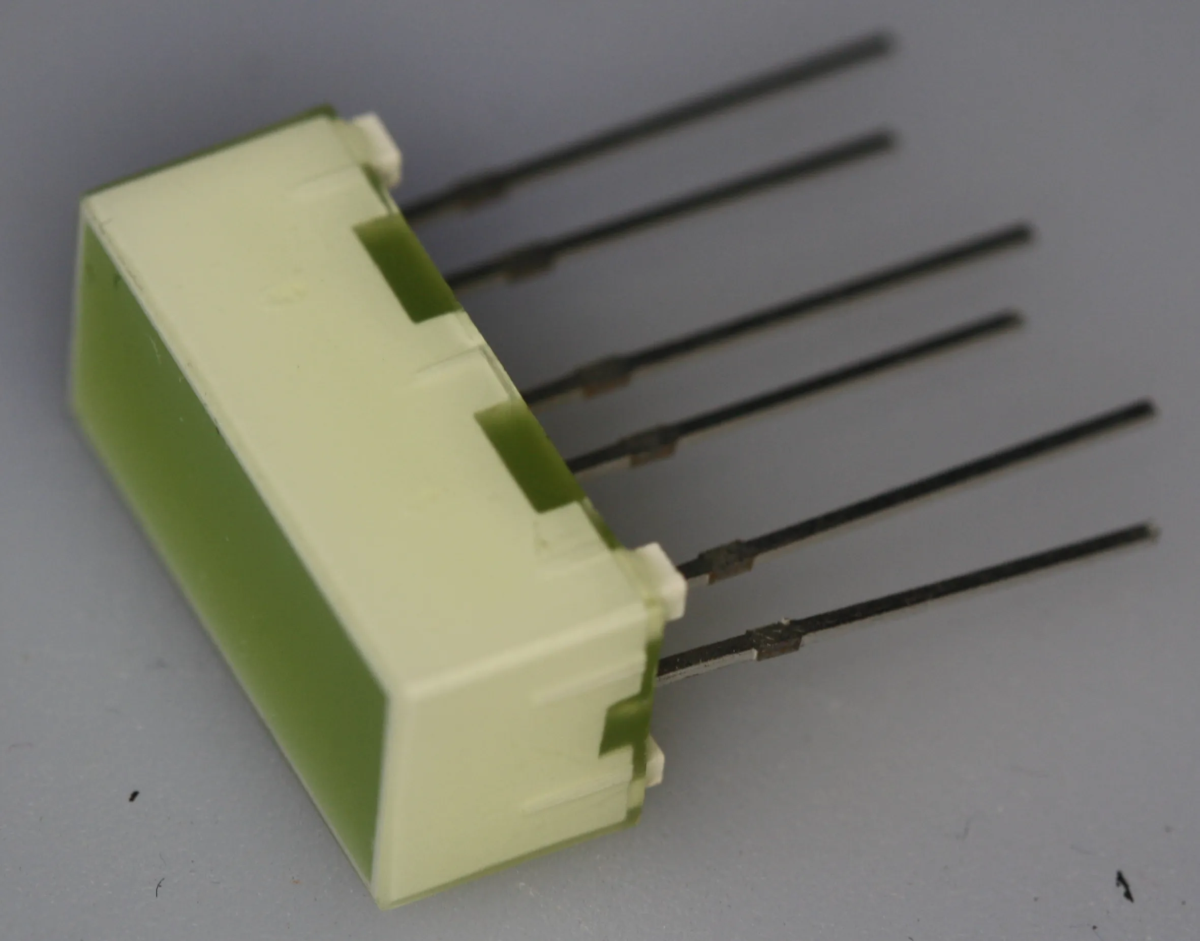 [137656] LIGHT BAR, GREEN, 16 X 8 x 8mm.